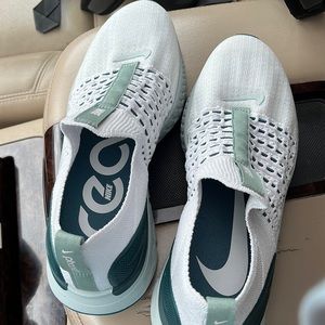 Nike Phantom Tennis Shoe in White + Green/Blue